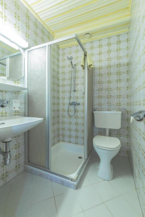 Tirolerhof Otel Sankt Georgen im Attergau Dış mekan fotoğraf