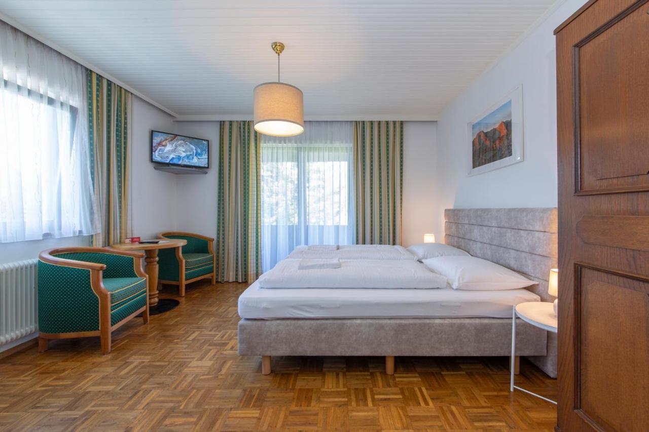 Tirolerhof Otel Sankt Georgen im Attergau Dış mekan fotoğraf