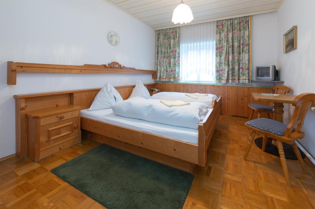 Tirolerhof Otel Sankt Georgen im Attergau Dış mekan fotoğraf